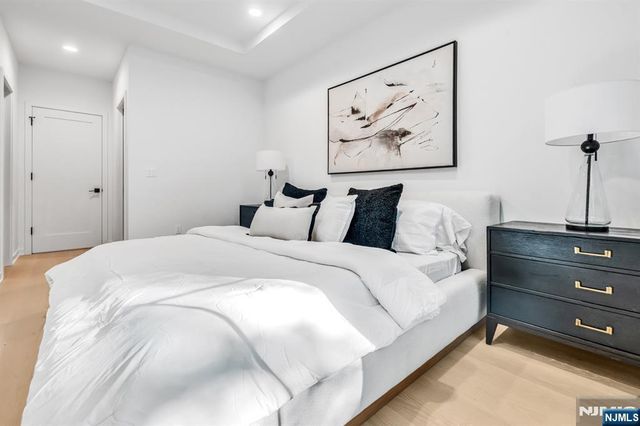 7 Fey Place, Oradell, NJ 07649