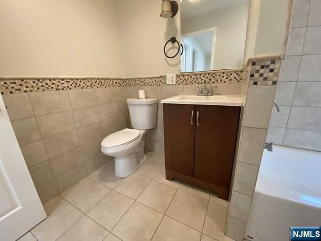 1013 Arlington Road, New Milford, NJ 07646