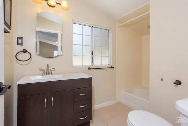 1515 Camino Primavera, Bakersfield, CA 93306