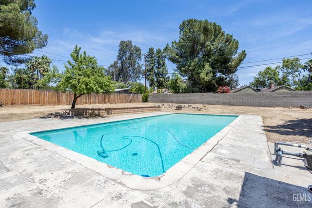 1515 Camino Primavera, Bakersfield, CA 93306