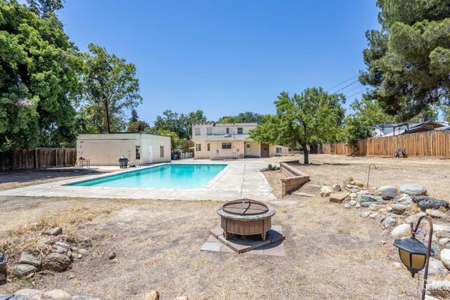 1515 Camino Primavera, Bakersfield, CA 93306