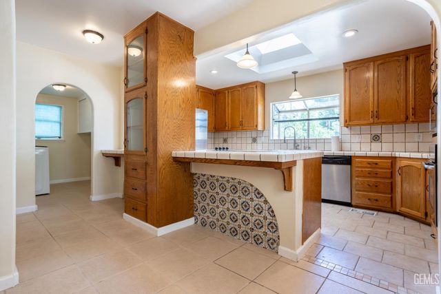 1515 Camino Primavera, Bakersfield, CA 93306