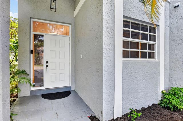 23338 La Vida Way, Boca Raton, FL 33433