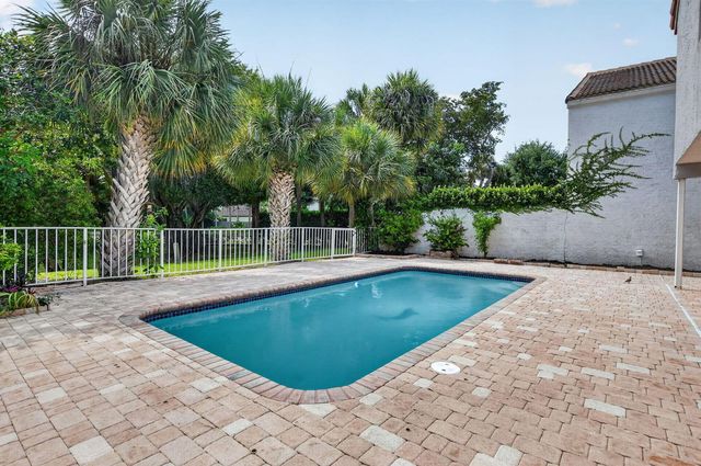 23338 La Vida Way, Boca Raton, FL 33433