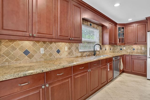 23338 La Vida Way, Boca Raton, FL 33433