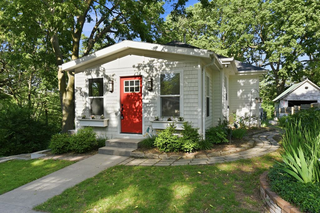 720 HAZEL Street, Council Bluffs, IA 51503