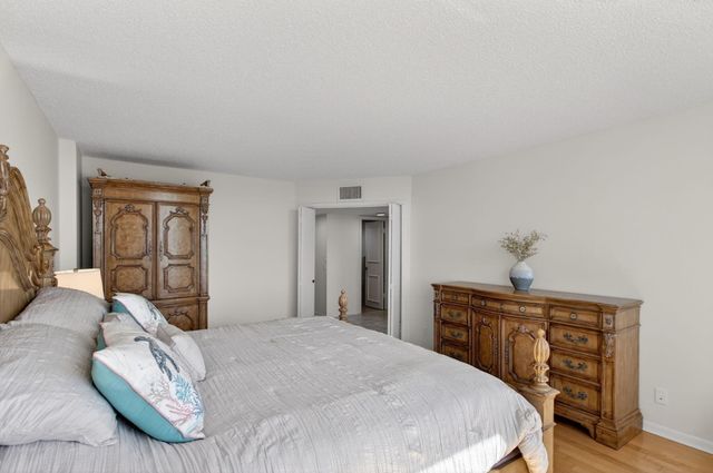 1147 Hillsboro Mile 908, Hillsboro Beach, FL 33062