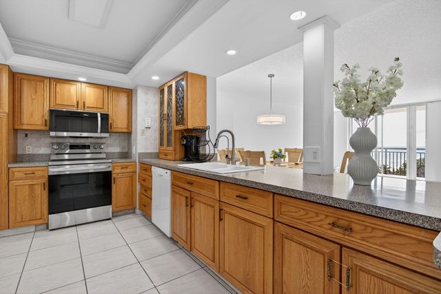 1147 Hillsboro Mile 908, Hillsboro Beach, FL 33062