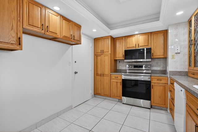 1147 Hillsboro Mile 908, Hillsboro Beach, FL 33062