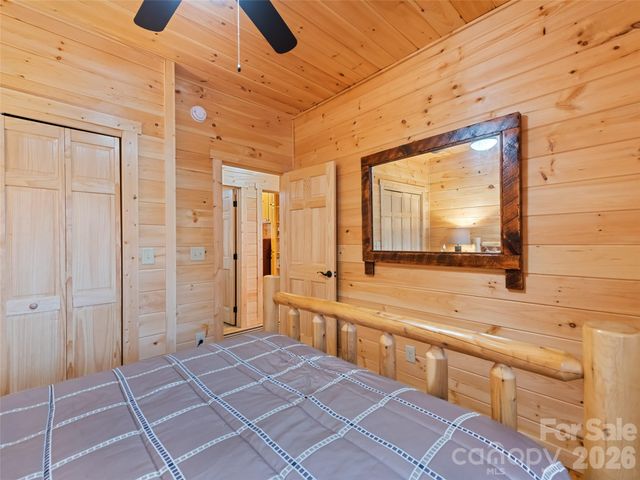 693 High Splendor Road, Robbinsville, NC 28771