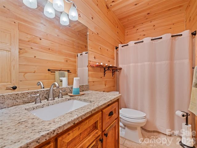693 High Splendor Road, Robbinsville, NC 28771