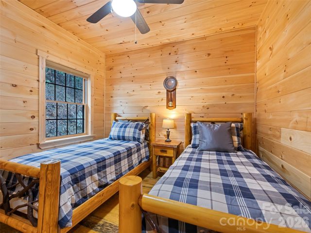693 High Splendor Road, Robbinsville, NC 28771