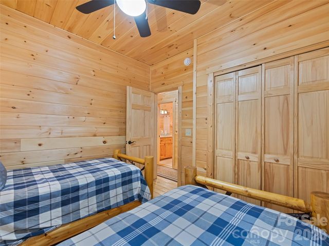 693 High Splendor Road, Robbinsville, NC 28771
