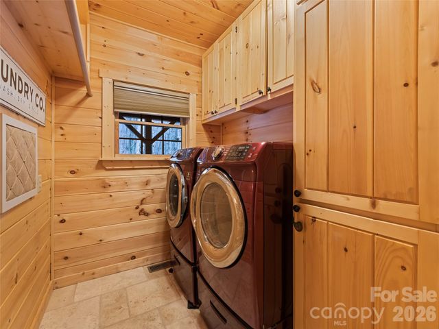 693 High Splendor Road, Robbinsville, NC 28771