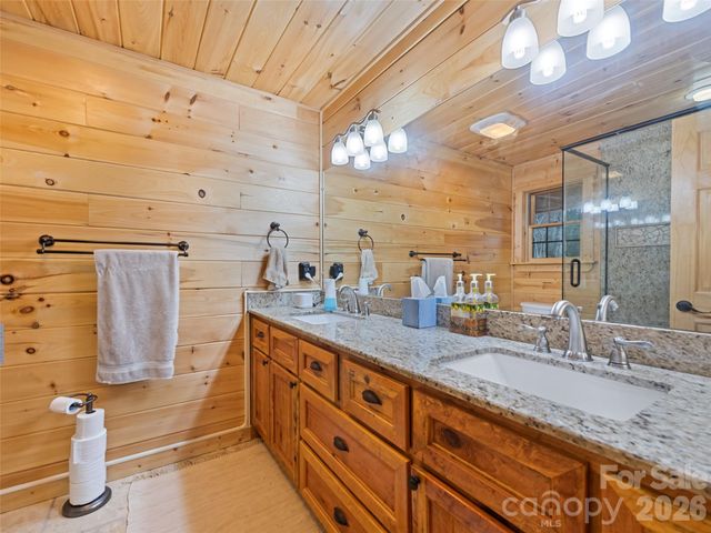 693 High Splendor Road, Robbinsville, NC 28771