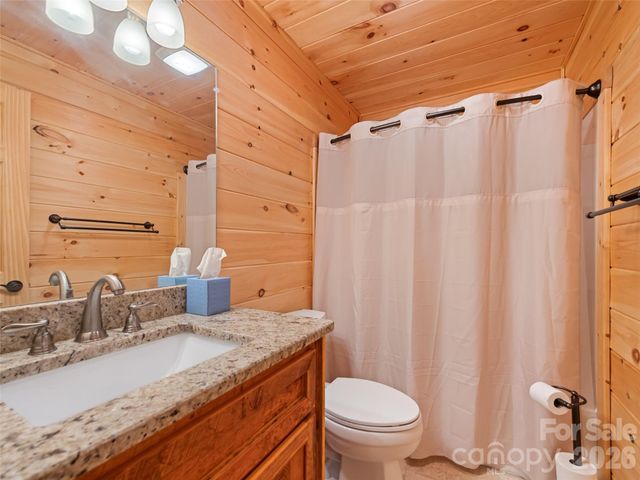 693 High Splendor Road, Robbinsville, NC 28771