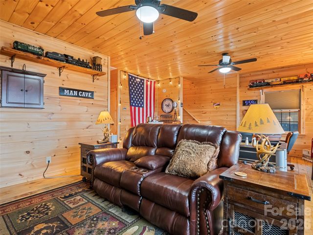 693 High Splendor Road, Robbinsville, NC 28771