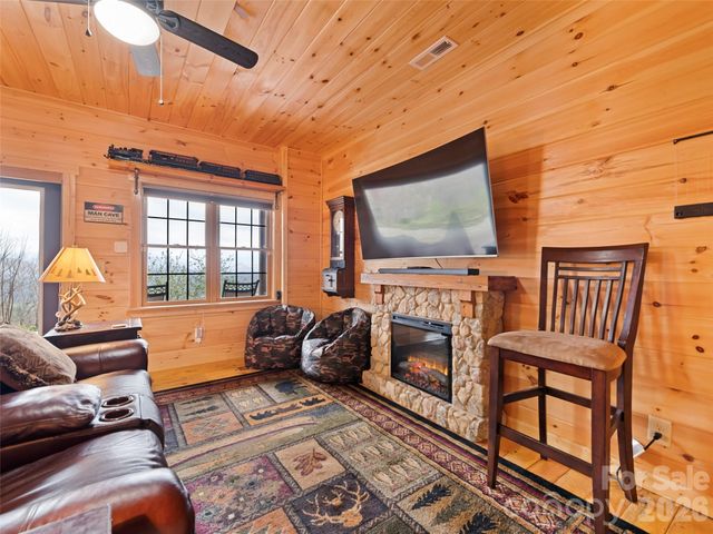 693 High Splendor Road, Robbinsville, NC 28771