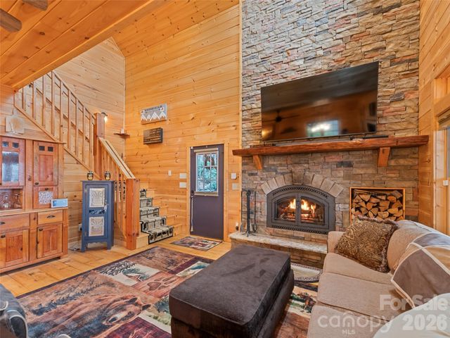 693 High Splendor Road, Robbinsville, NC 28771