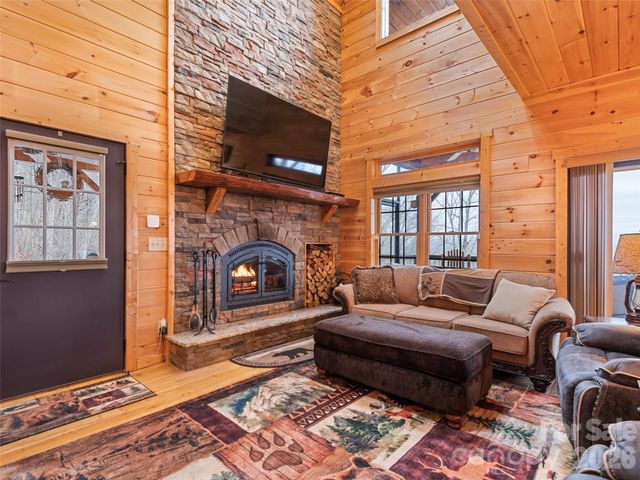 693 High Splendor Road, Robbinsville, NC 28771
