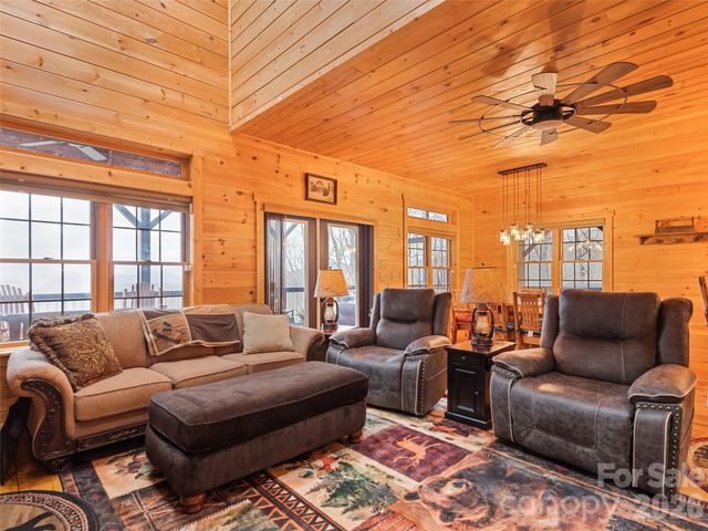 693 High Splendor Road, Robbinsville, NC 28771