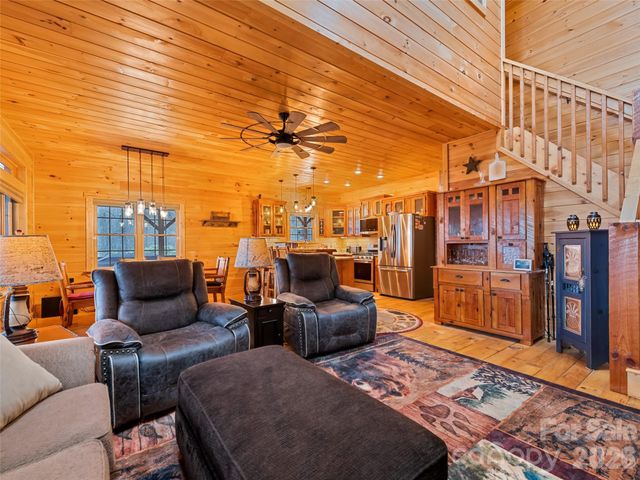 693 High Splendor Road, Robbinsville, NC 28771
