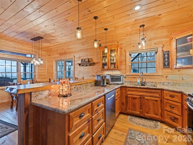 693 High Splendor Road, Robbinsville, NC 28771