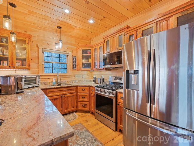 693 High Splendor Road, Robbinsville, NC 28771