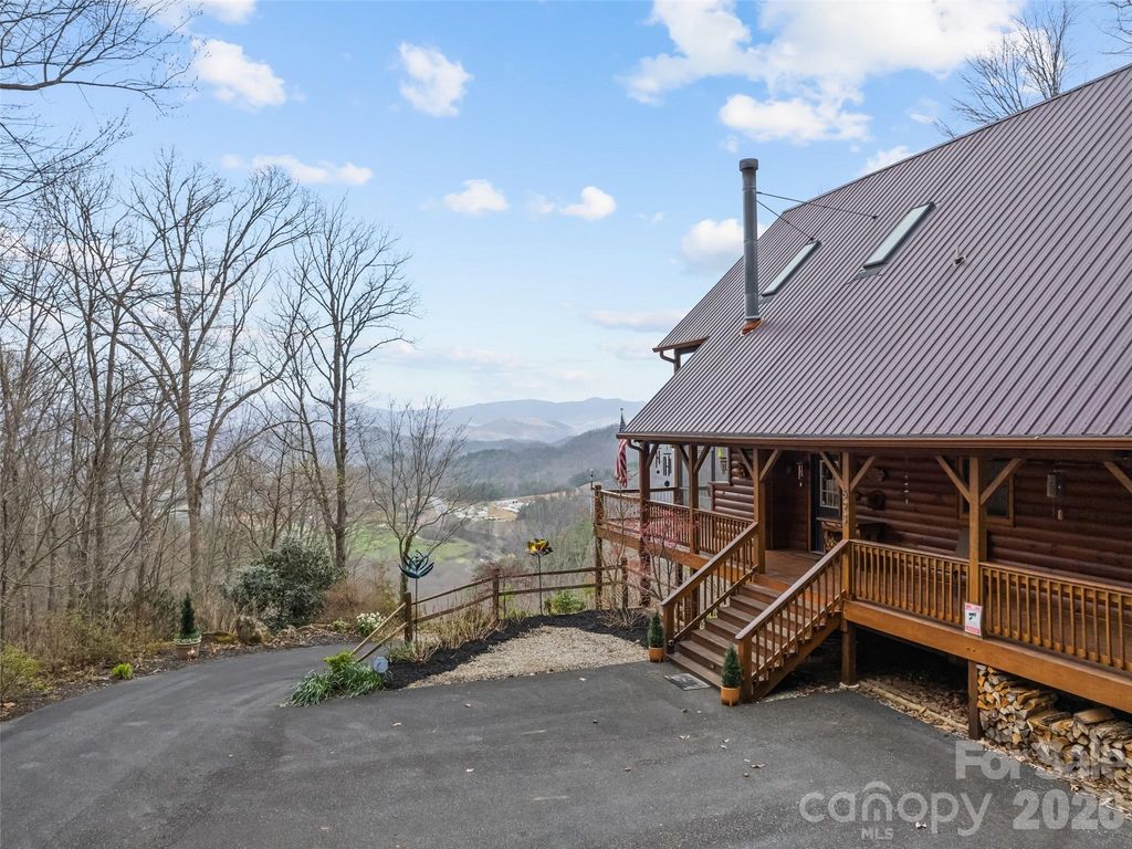 693 High Splendor Road, Robbinsville, NC 28771