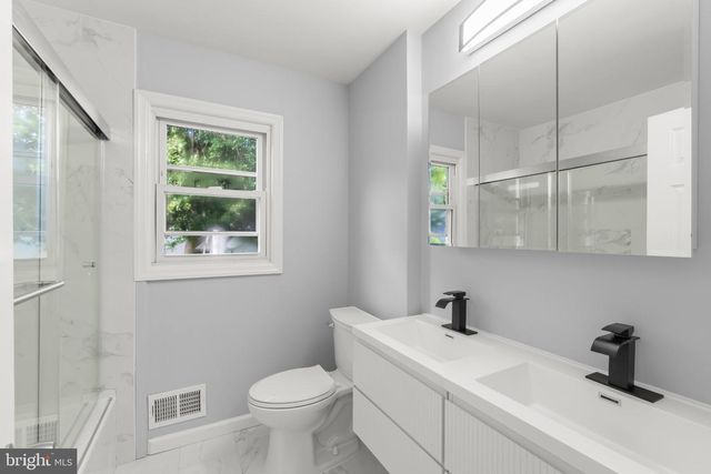 14 BONG TER, Mount Holly, NJ 08060