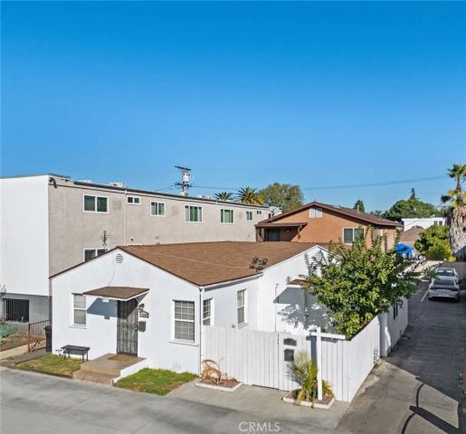14143 Victory Boulevard, Van Nuys, CA 91401