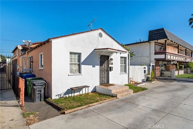 14143 Victory Boulevard, Van Nuys, CA 91401