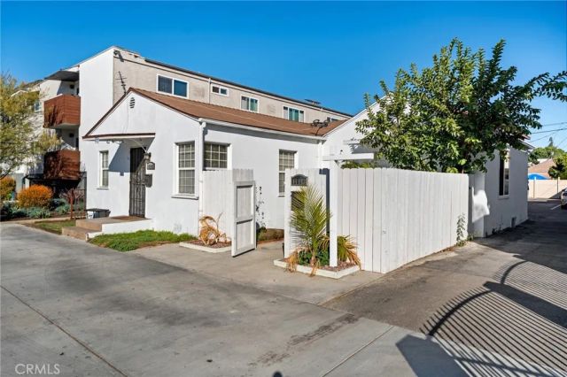 14143 Victory Boulevard, Van Nuys, CA 91401