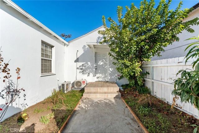 14143 Victory Boulevard, Van Nuys, CA 91401