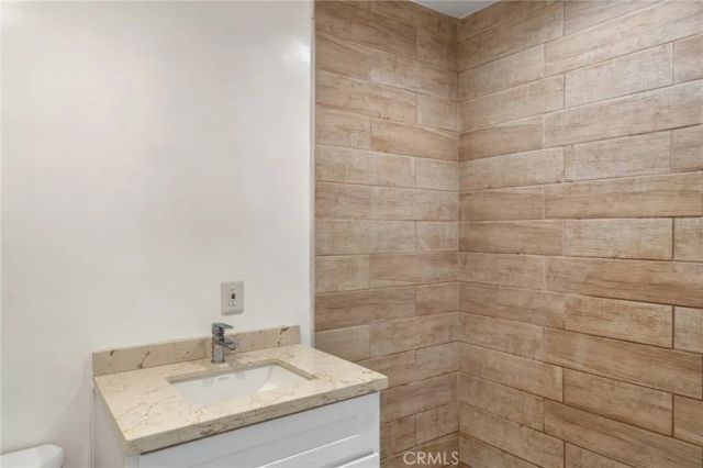 14143 Victory Boulevard, Van Nuys, CA 91401