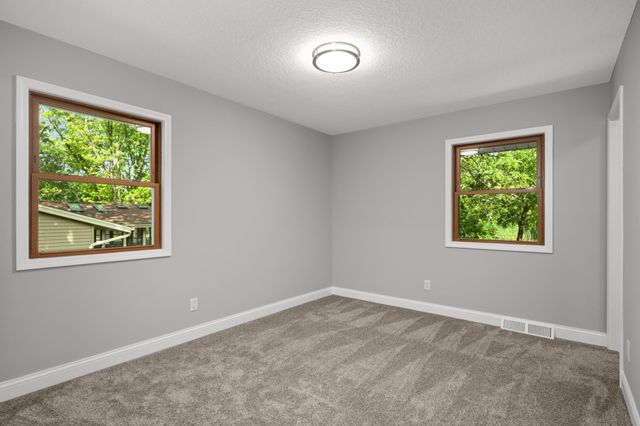 11004 Oak Knoll Terrace N, Minnetonka, MN 55305
