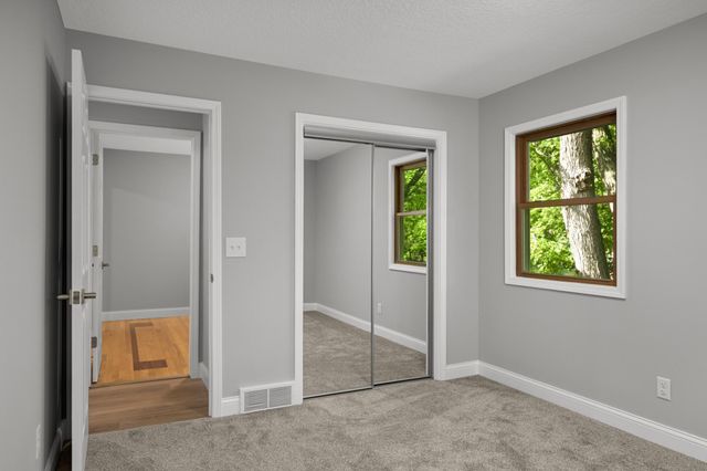 11004 Oak Knoll Terrace N, Minnetonka, MN 55305