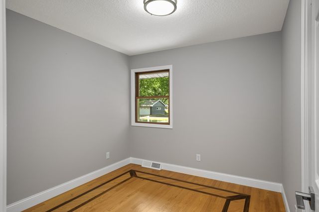 11004 Oak Knoll Terrace N, Minnetonka, MN 55305