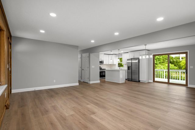11004 Oak Knoll Terrace N, Minnetonka, MN 55305
