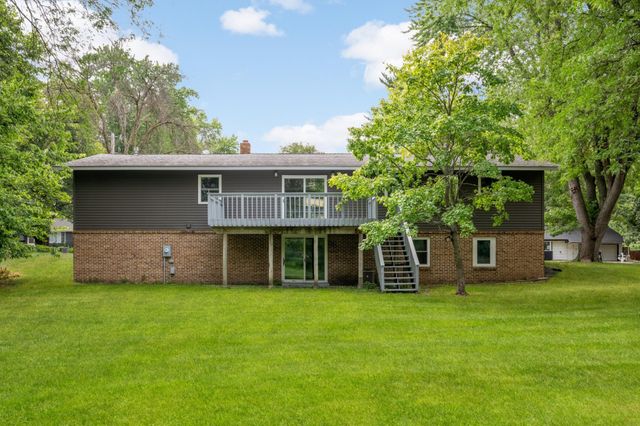11004 Oak Knoll Terrace N, Minnetonka, MN 55305