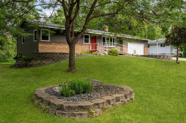 11004 Oak Knoll Terrace N, Minnetonka, MN 55305