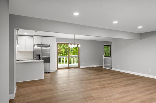 11004 Oak Knoll Terrace N, Minnetonka, MN 55305