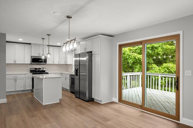 11004 Oak Knoll Terrace N, Minnetonka, MN 55305