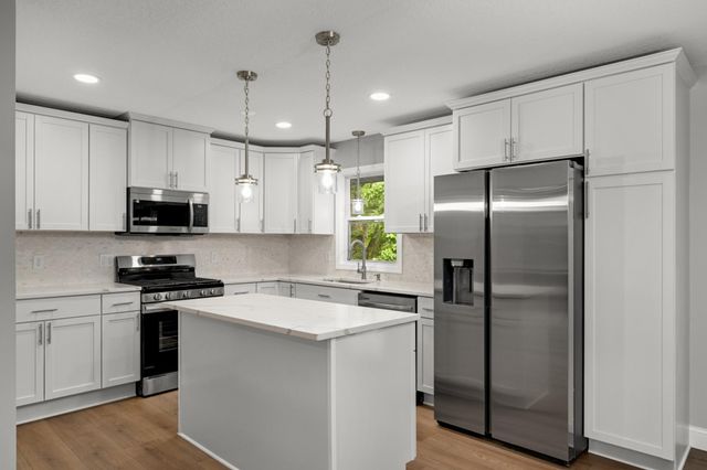 11004 Oak Knoll Terrace N, Minnetonka, MN 55305