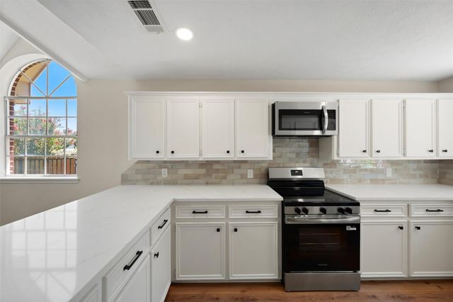 6979 Breezy Point, Willis, TX 77318