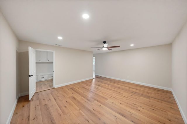 6979 Breezy Point, Willis, TX 77318