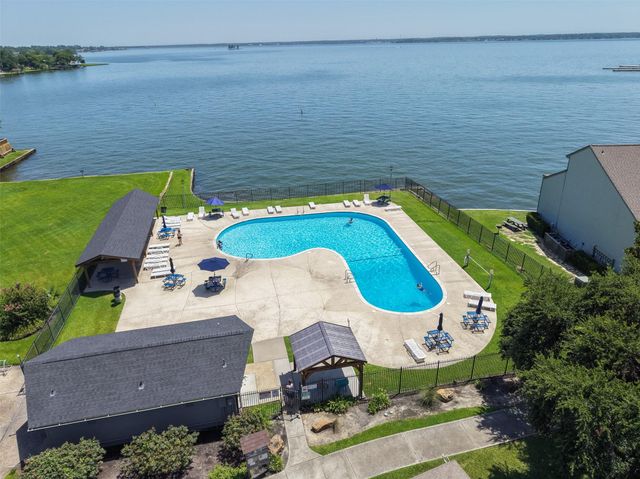 6979 Breezy Point, Willis, TX 77318