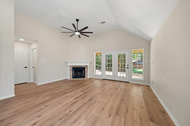 6979 Breezy Point, Willis, TX 77318