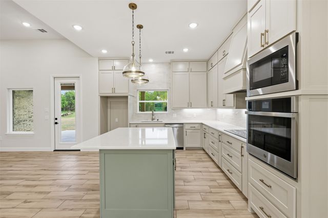 1021 Preserve Street, Weatherford, TX 76085