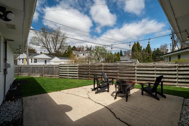 973 13th AVENUE, Grafton, WI 53024